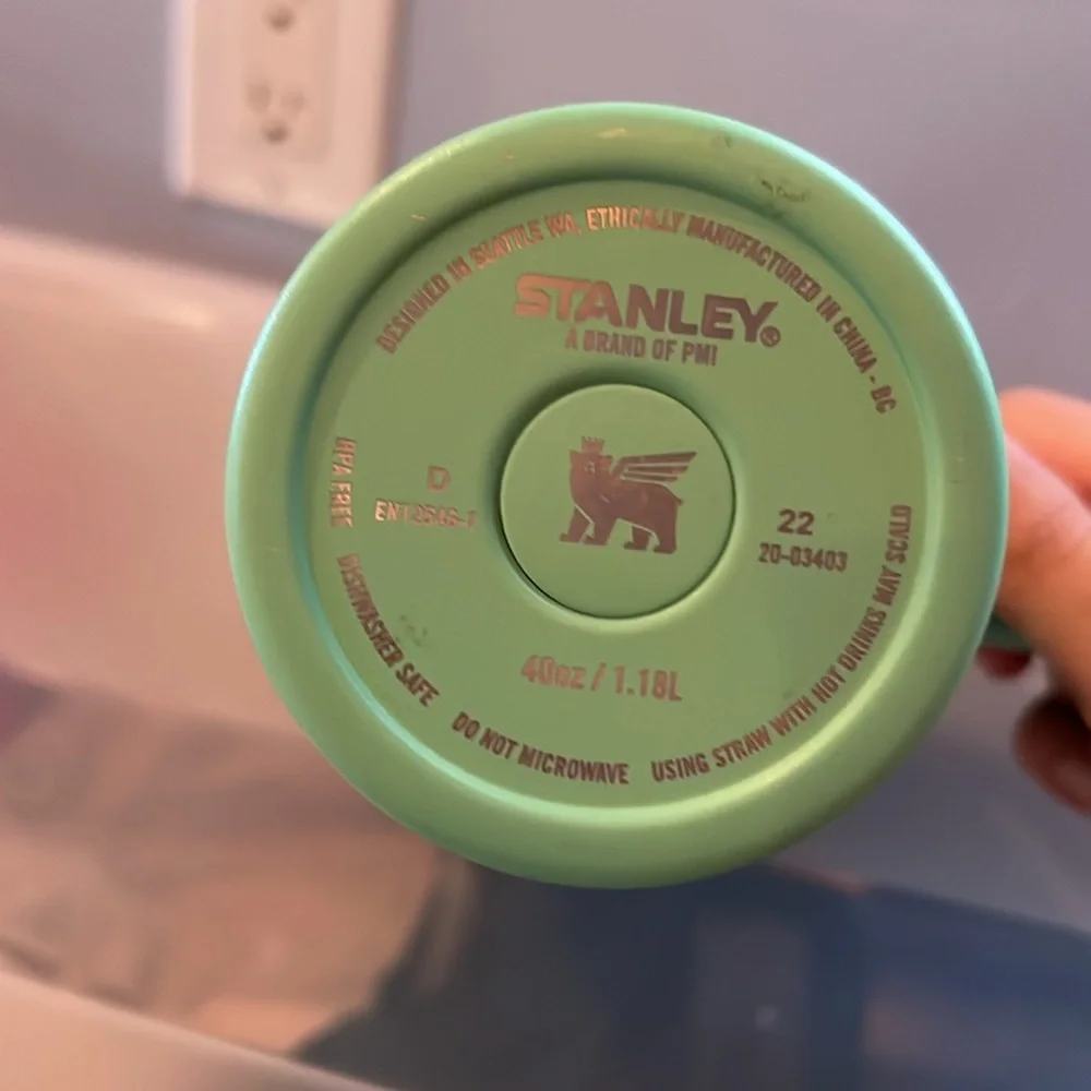 Stanley The Quencher H2.0 FlowState™ Tumbler | 40 OZ × 1
Jade - Picture 3 of 5